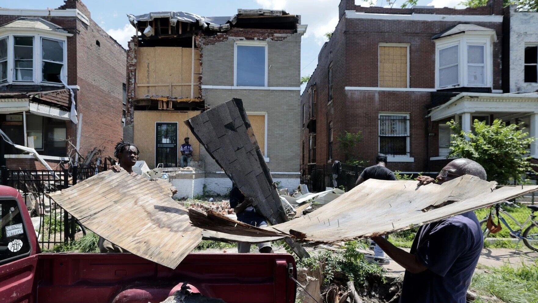 最新杏吧原创 is rolling out $19M for tornado relief. Most is Rams money.